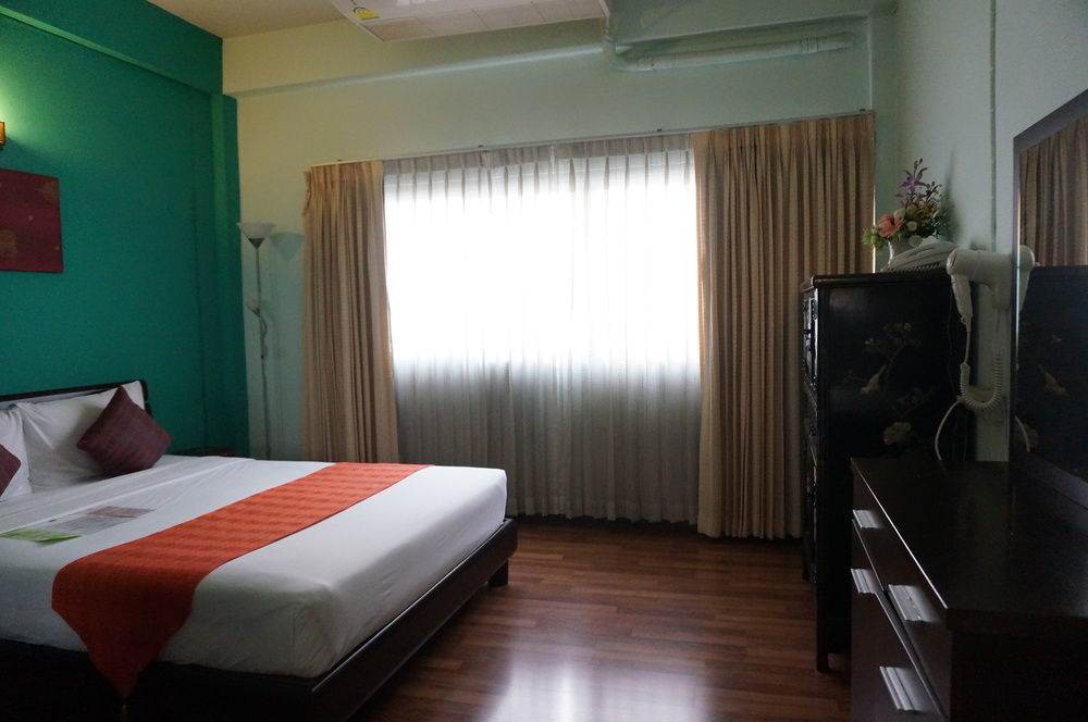 צ'יאנג מאי Maninarakorn Hotel מראה חיצוני תמונה